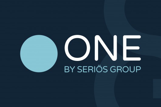 Seriös ONE logo on dark blue background